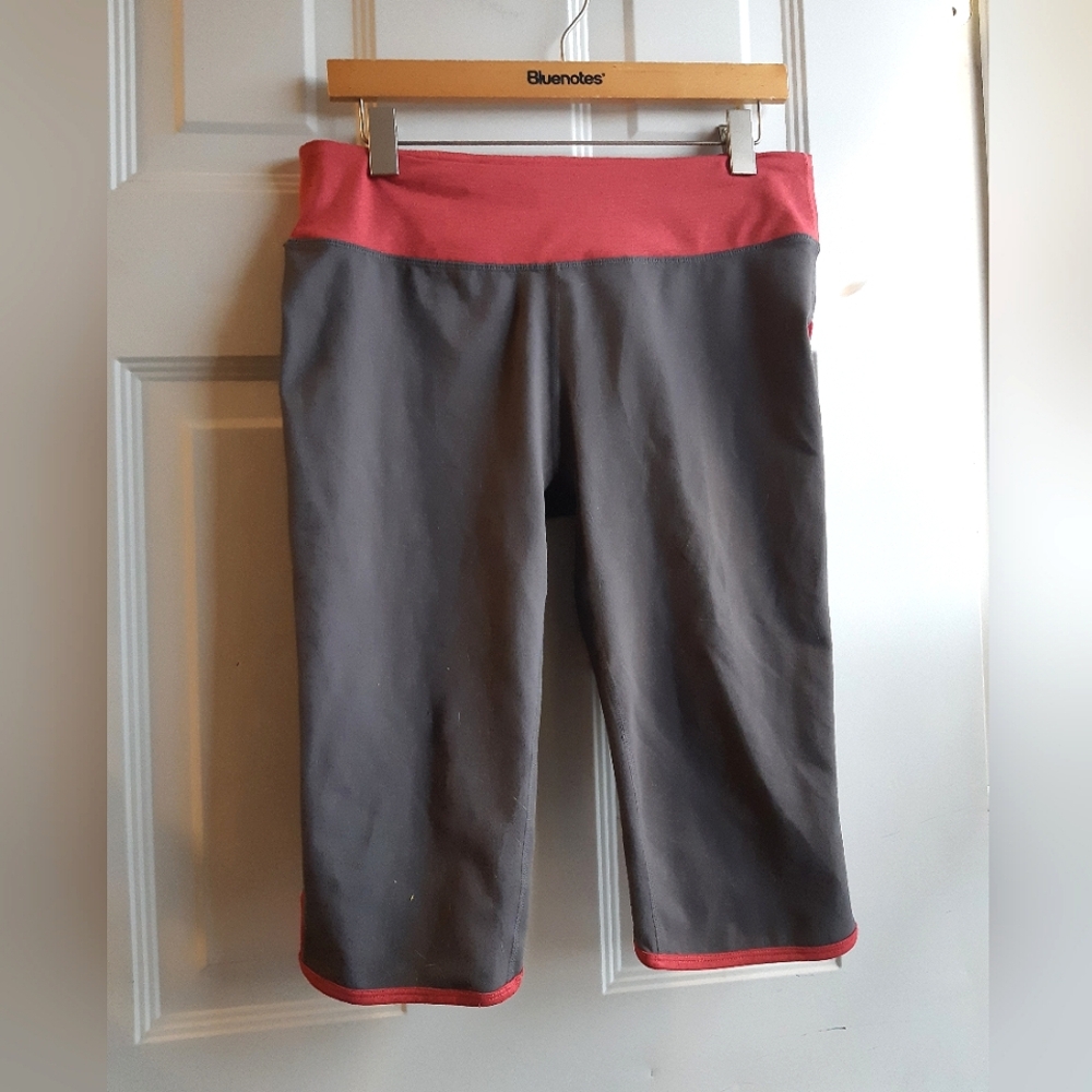 Fabletics Capris - Picture 2 of 10